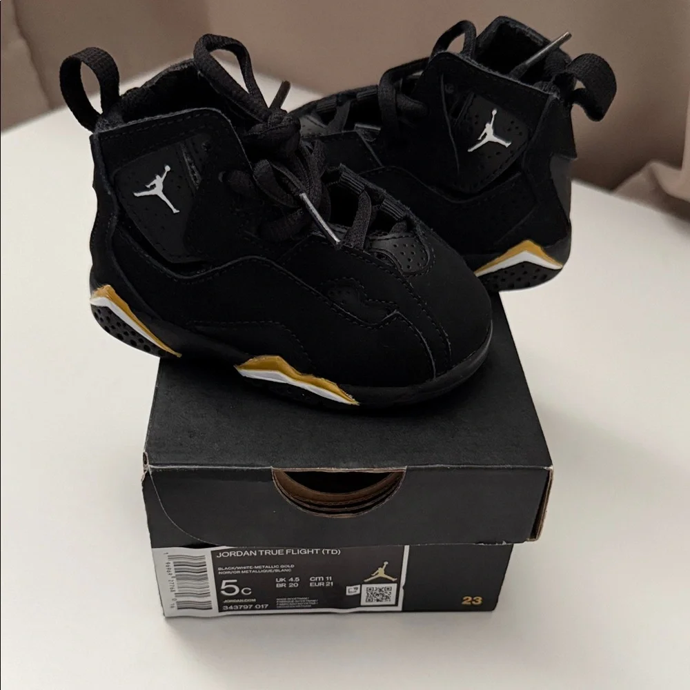Jordan Kids True Flight Sneakers - Picture 1 of 2